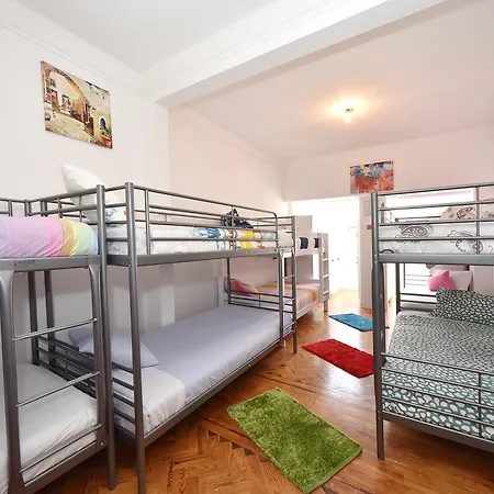 Star Hostal *